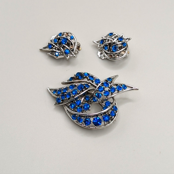 Vintage Jewelry - Vintage Demi Parure Blue Rhinestone Brooch and Clip Earrings
